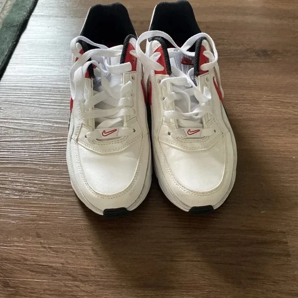 Nike Air Max White and Red Shoes - Picture 3 of 3